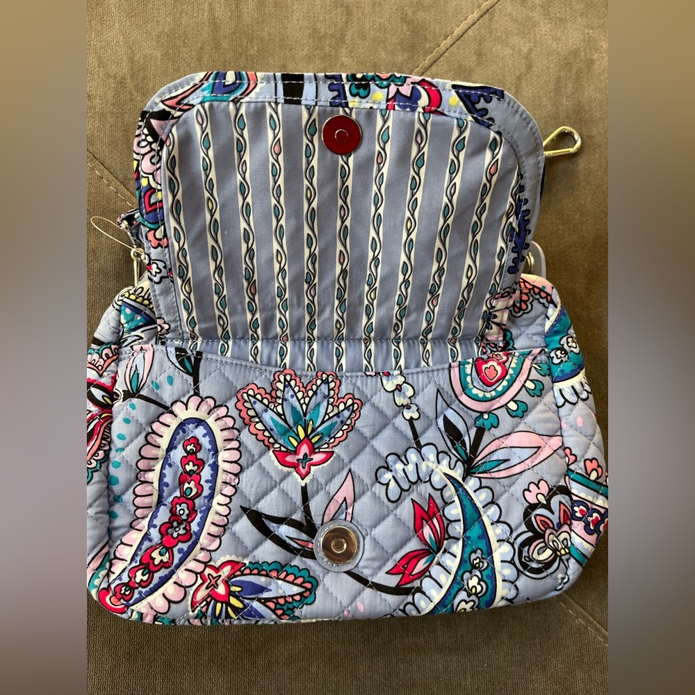 Vera Bradley Multicolor Quilted pocketbook - Picture 2 of 6